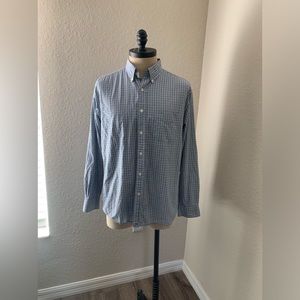 J.crew men’s button up color is blue and white has one pocket!!